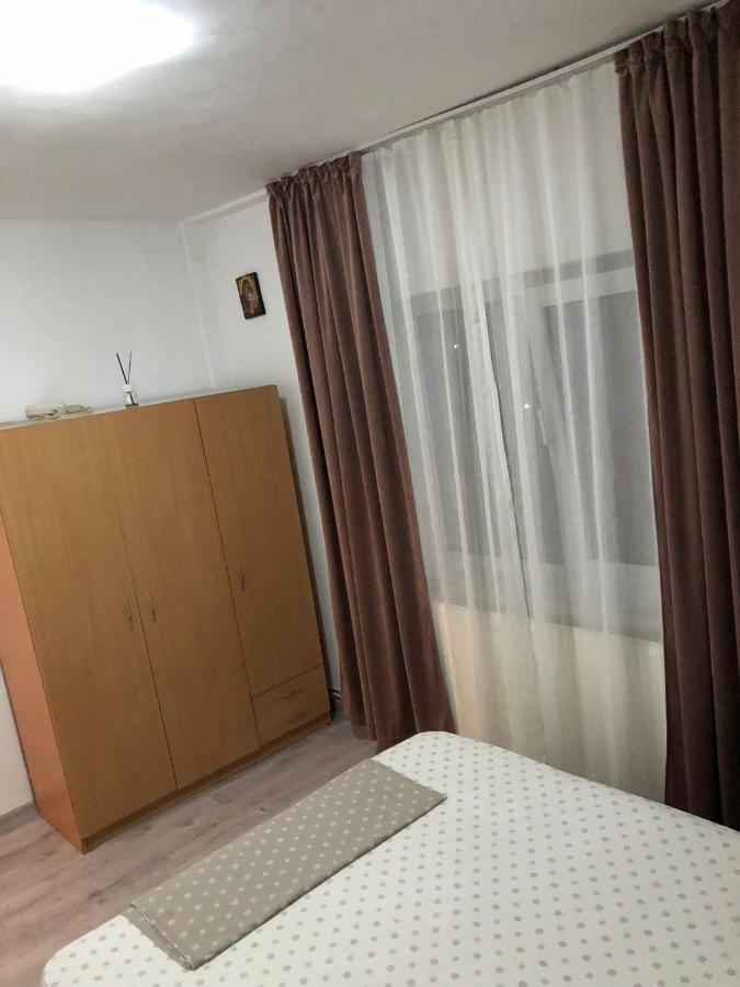 Apartament Targoviste In Regim Hotelier Cu 2 Camere Exterior photo